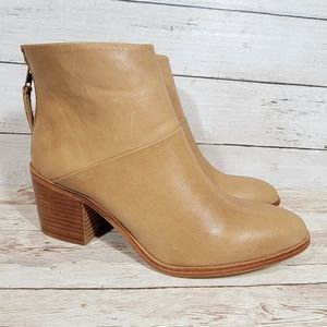 Nisolo Dari boot in almond